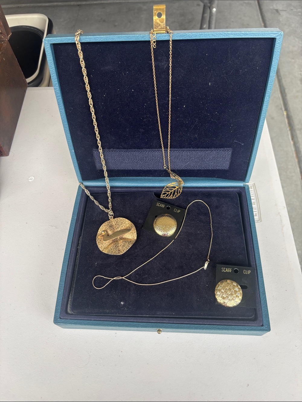 Avon Gold-Tone Leaf and Textured Disk Necklace Set